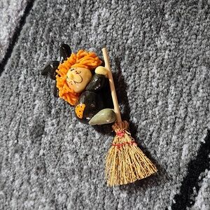 VINTAGE WITCH STRAW BROOM MAGNET KITCHEN DECOR